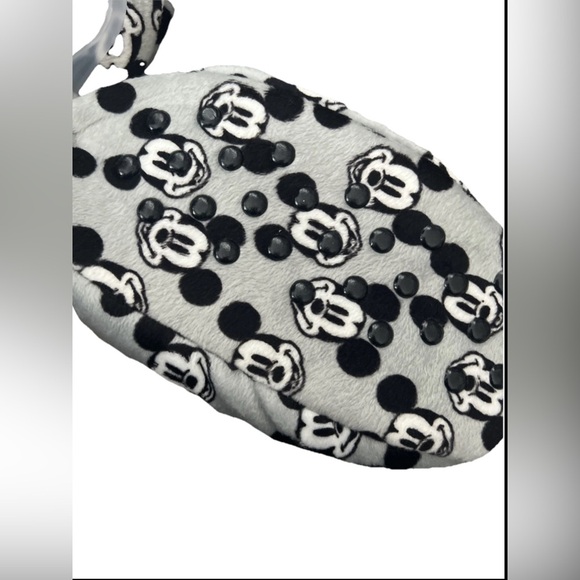 Disney Mickey Mouse Fuzzy Babba Slipper Socks Size 2T-3T Slip Safe - Picture 2 of 4